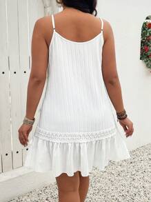 Breezaya Großen Größe V-Ausschnitt ärmelloser vorne geknöpfter Saum Kleid mit Blumen Rüschen Besatz in strukturierter Optik