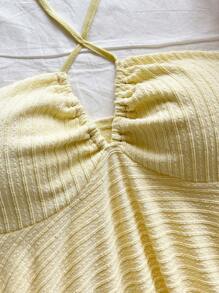 Soleia Atuendo informal de invitado de boda en la playa, brunch de graduación, Día de San Patricio, vacaciones de primavera, Pascua, festival de música, elegante estilo boho tropical chic. Nueva parte superior tipo camiseta de punto texturizada con tirantes de espagueti y nudo delantero en marfil y amarillo.