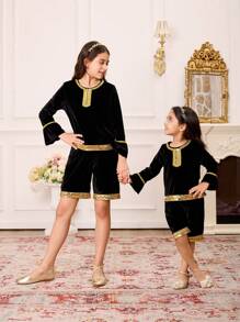 SHEIN 2pcs Girls Black Velvet Glittery Ruffle Flare Sleeve Top And Shorts Set, Stylish Outfit - Black - View 4