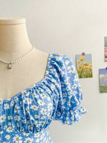 Soleia 女士清新蓝白雏菊碎花低领褶皱泡泡袖双荷叶边下摆迷你连衣裙，适合派对、乡村度假、约会、情人节、下午茶 - 彩色 - 查看 5