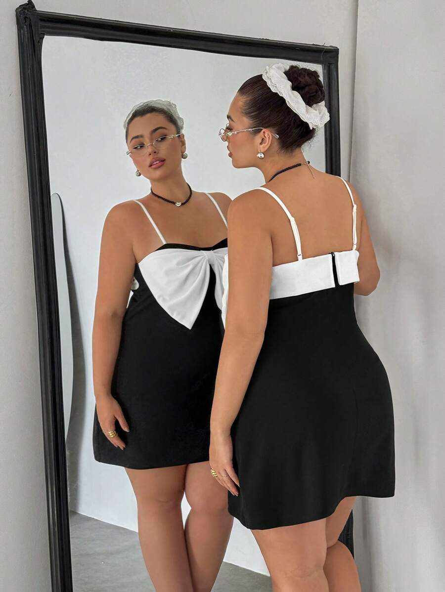 SHEIN EZwear 大码休闲吊带裙,带蝴蝶结装饰,弹力迷你 - 彩色 - 查看 1