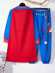 SHEIN Set de 3 piezas para niño preadolescente con sudadera con capucha con gráfico de superhéroe, pantalones y capa, adecuado para ir y venir, la escuela, casual, deportes, otoño/invierno