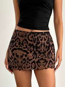 SHEIN Privé Falda elegante y sofisticada de talla grande, adecuada para el trabajo, las vacaciones, el té de la tarde, las citas, los conciertos y las fiestas, con estilo académico y de playa retro en . Falda corta de mini longitud, con diseño de cintura ultrabaja, estampado de leopardo y volantes translúcidos.