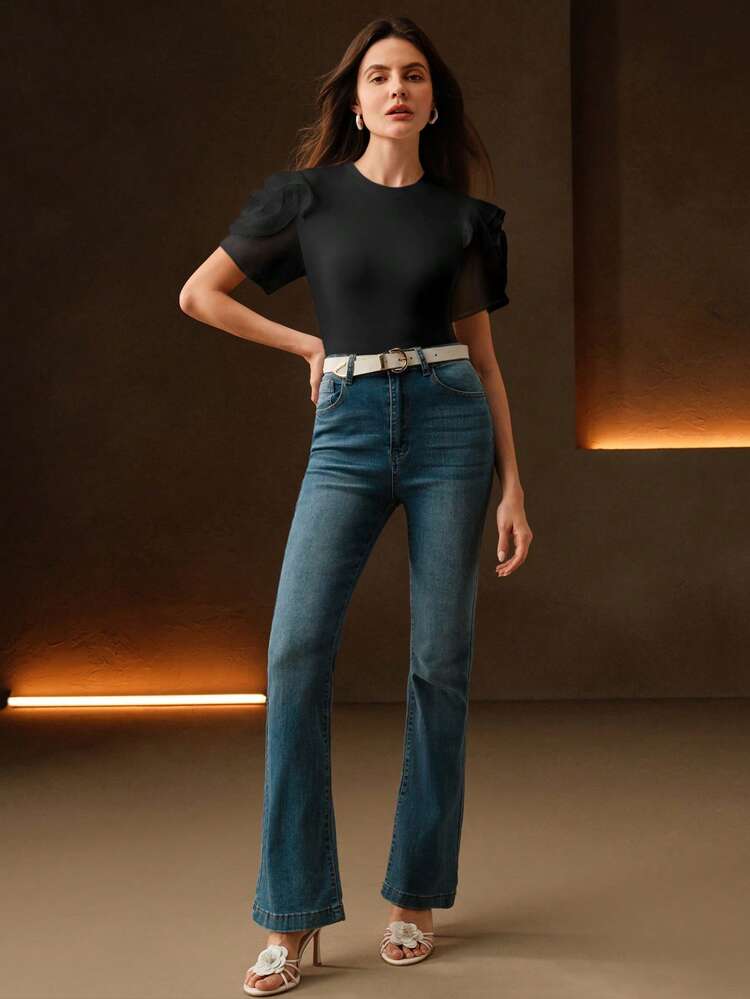 Damen Sommer Kurzarm T-Shirt, figurbetontes Design mit Rundhalsausschnitt, Rüschen und 3D Blumen Dekor