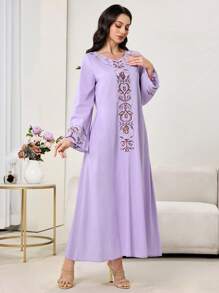 Al Najma 女士花卉刺绣 V 领长袖阿拉伯连衣裙 - 紫色 - 查看 5