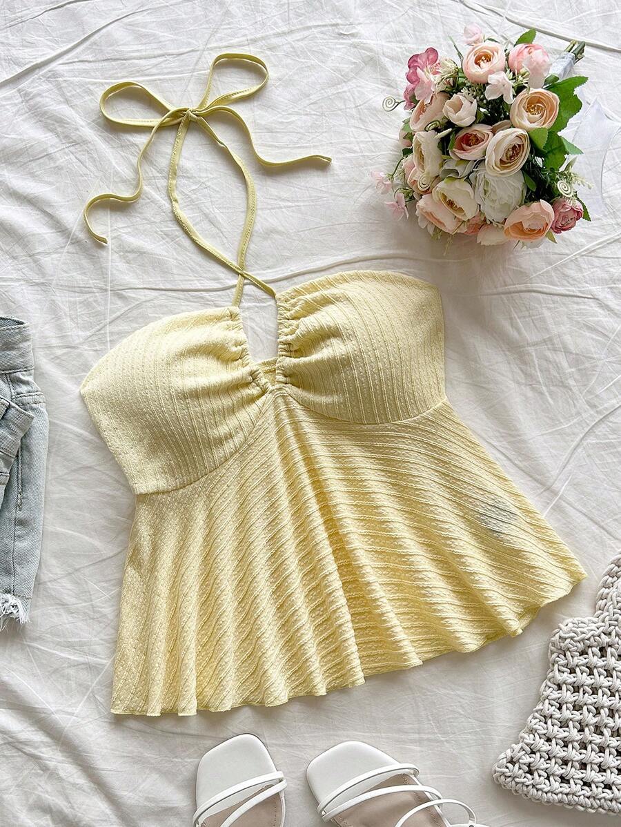 Soleia Atuendo informal de invitado de boda en la playa, brunch de graduación, Día de San Patricio, vacaciones de primavera, Pascua, festival de música, elegante estilo boho tropical chic. Nueva parte superior tipo camiseta de punto texturizada con tirantes de espagueti y nudo delantero en marfil y amarillo.