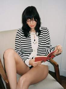 Poéselle 条纹扇贝边纽扣前开衫、长袖上衣、秋冬针织毛衣 - 黑與白 - 查看 3