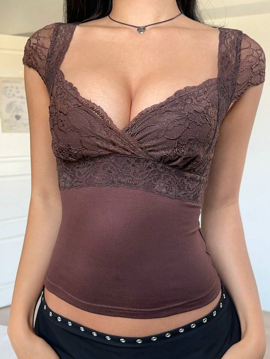 SHEIN EZwear 女士加大码纯色蕾丝修身短款T恤，夏季上衣，棕色蕾丝上衣，棕色蕾丝性感上衣，棕色正式上衣，性感棕色上衣，修身连衣裙，女士奢华连衣裙，女士棕色蕾丝性感连衣裙，女士正装 - 棕色 - 查看 1