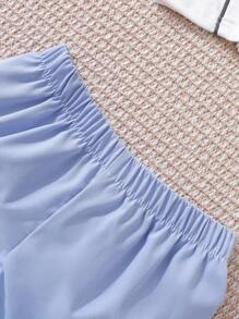 Conjunto de 2 piezas para niños jóvenes - Camiseta holgada con patrón de festival y cinta reflectante + Pantalones cortos de sarga azul - Celeste - Ver 4