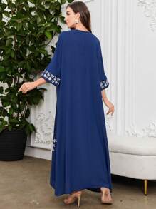 Al Najma Bata larga minimalista elegante de manga larga y calada para mujer - Azul Marino - Ver 2
