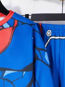 SHEIN Set de 3 piezas para niño preadolescente con sudadera con capucha con gráfico de superhéroe, pantalones y capa, adecuado para ir y venir, la escuela, casual, deportes, otoño/invierno