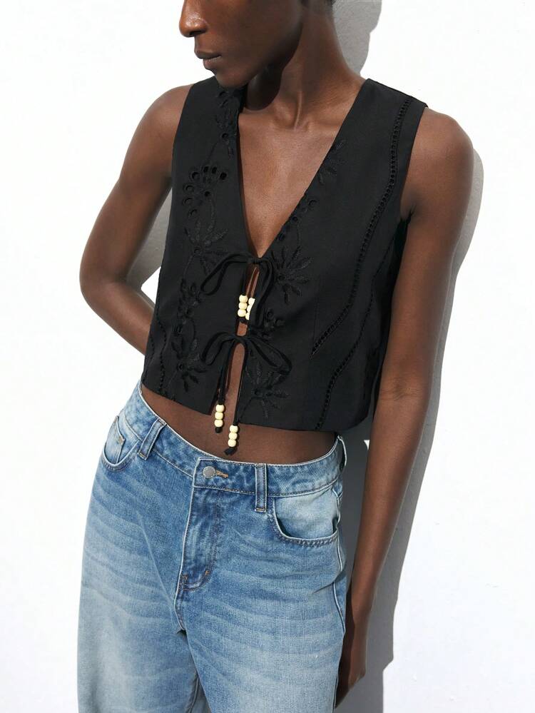 SHEIN Maija 2026 Spring/Summer New Women's Black V-Neck Jacquard Embroidered Tie Front Pearl Decor Bohemian Style Sleeveless Casual Crop Top, Suitable For Spring Break, Music Festivals, Summer Outings, Tie Front Design, Business Casual, Cute Black Top, Summer Holiday