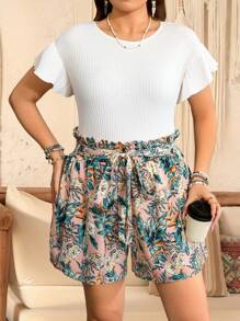 SHEIN LUNE 1 pieza Top de mujer de talla grande con cuello redondo y volantes, manga corta, en unicolor, + 2 piezas Shorts estampados con flores tropicales, conjunto casual de 2 piezas, conjunto de Pascua para mujer con estilo bohemio chic