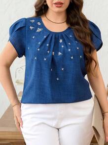 SHEIN Clasi Bluzka damska Curvy Plus Size w stylu retro, elegancka, z niebieskiego sztucznego dżinsu, z kwiatowym haftem i płatkami, na co dzień, na lato, na co dzień, na co dzień, na lato, na lato, na co dzień, na lato, na lato, na co dzień, na wiosnę, na wakacje, na wiosenną przerwę, na wyjście, na elegancko, skromnie - Niebieski - Zobacz 6