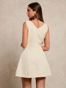 Glamine Đầm suông nữ thanh lịch tối giản cổ chữ V sâu, không tay, eo bó, túi giả - Màu be - Xem 2