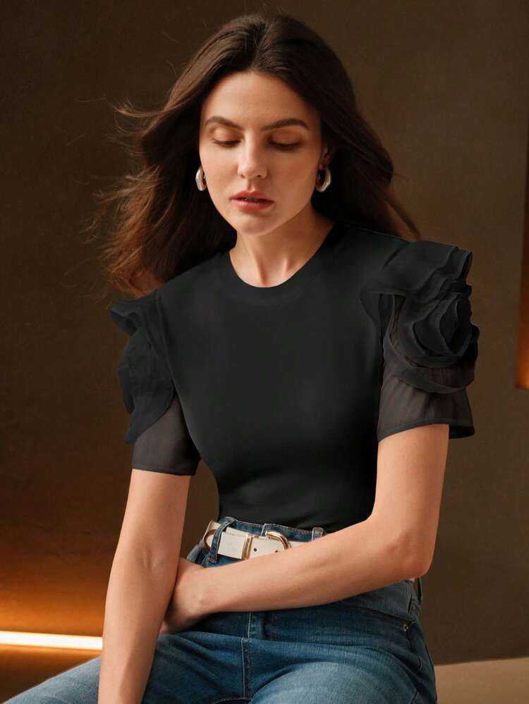 Damen Sommer Kurzarm T-Shirt, figurbetontes Design mit Rundhalsausschnitt, Rüschen und 3D Blumen Dekor