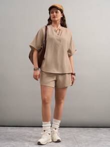 SHEIN LUNE Conjunto informal de 2 piezas de talla grande con top de manga corta y cuello en V de unicolor y shorts para verano, atuendo para vacaciones, playa, primavera, estilo boho, resort