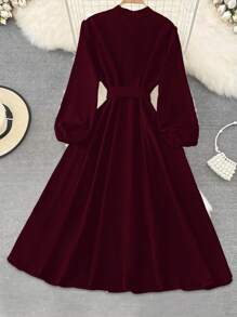 SHEIN Clasi فستان أنيق بطبعات زهرية مطرزة وأكمام فانوس مناسب لمناسبة عيد الحب للمرأة من المقاسات الكبيرة - عنابي اللون - مشاهدة 2