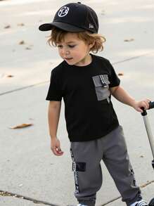 SHEIN 2pcs/Set Young Boy Solid Color Patchwork Crew Neck Short Sleeve Pocket Tee + Long Pants Outfit