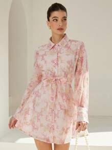 Aveloria Rosie 法式优雅浪漫复古重工刺绣金色花卉领系腰纽扣长袖迷你连衣裙，适合情人节波西米亚风度假时尚风格全身印花