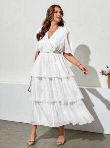 SHEIN Clasi 曲线美大码女式浪漫优雅 V 领白色腰部多层荷叶边长裙，带闪亮珍珠装饰，度假，白色连衣裙优雅大方，白色毕业礼服，女士端庄连衣裙，全白女装，女士夏季服装，毕业礼服，女士婚礼宾客礼服，女士毕业礼服，女士生日礼服，外出，度假礼服，女士生日服装，生日礼服，女士度假服装，女士音乐会服装，女士节日服装，茶会礼服飘逸连衣裙，女士派对礼服，大码白色连衣裙，闪亮连衣裙，荷叶边连衣裙，女士端庄连衣裙，婚礼宾客礼服，婚礼活动礼服，仙女连衣裙，褶皱连衣裙，雪纺连衣裙