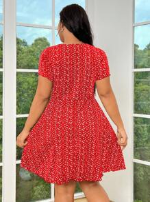 Solflare Plus Size Women Ditsy Floral Pattern Short Sleeve Fitted Dress