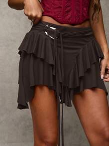 SHEIN BAE Minifalda con dobladillo asimétrico, decoración de botones metálicos de unicolor, adecuada para vacaciones, San Valentín, salir, citas y atuendo de Año Nuevo