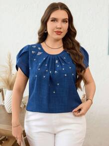 SHEIN Clasi Bluzka damska Curvy Plus Size w stylu retro, elegancka, z niebieskiego sztucznego dżinsu, z kwiatowym haftem i płatkami, na co dzień, na lato, na co dzień, na co dzień, na lato, na lato, na co dzień, na lato, na lato, na co dzień, na wiosnę, na wakacje, na wiosenną przerwę, na wyjście, na elegancko, skromnie - Niebieski - Zobacz 2