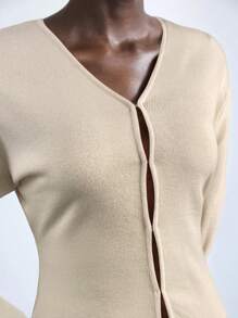 Maija Conjunto de 2 piezas para mujer que incluye un cárdigan de manga larga con botones de color borgoña sólido y una falda corta de punto, atuendo casual y cómodo para otoño/invierno