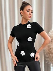 SHEIN Clasi 女士手工花卉 3D 缀饰立领短袖 T 恤 - 黑色 - 查看 3