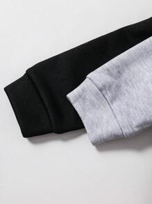 SHEIN 2 pièces Sweat-shirts décontractés de style universitaire à la mode pour jeunes garçons et jeunes filles, bicolores, plats et confortables. Polyvalents et abordables, conviennent pour l'hiver, pour se réchauffer, pour la rentrée scolaire, pour un usage quotidien, pour les sports, les fêtes d'anniversaire, et comme basiques polyvalents - Multicolore - Voir 5