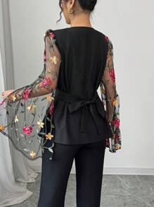SHEIN Unity Blusa de manga larga con parche de encaje bordado con flores y pliegues, con detalles de diseño - Negro - Ver 3