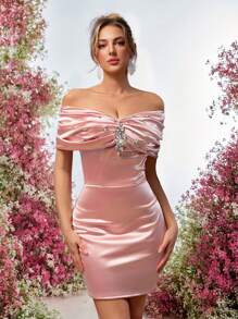SHEIN Belle Elegancki, romantyczny, różowy, satynowy, elastyczny, odsłaniający ramiona, marszczony, zdobiony kryształkami, dopasowany w talii, dopasowany krój, krótki fason, skromny ubiór Strój damski/festiwalowy/koncertowy Strój damski/karnawałowy Strój festiwalowy/karnawałowy/wiosna/lato, sukienka na randkę/urodziny/imprezę koktajlową, sukienka dla gościa weselnego