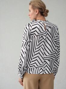 MOTF PREMIUM STRIPED STEREO FLORAL BLOUSE - Black and White - View 4