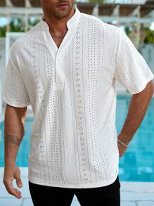 Manfinity Homme Camisa casual de manga corta con bordado calado en unicolor para hombres de talla grande