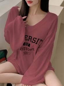 DAZY 女式春夏宽松休闲 V 领落肩长袖字母印花 T 恤、图案 T 恤 - 酒紅色 - 查看 7