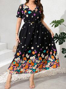 SHEIN Clasi Plus Size Women's Contrast Lace Short Sleeve Graphic Print Holiday Dress, Romantic Dress, Elegant Dress, Women's Spring Clothing, Bohemian Dress