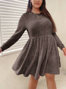 SHEIN Essnce Plus Size Women Solid Color Round Neck Long Sleeve Ribbed Casual Dress For Autumn