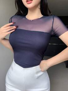 DAZY Camiseta de mujer de manga corta ajustada y transparente con parches de malla, adecuada para fiestas, eventos de vuelta al colegio