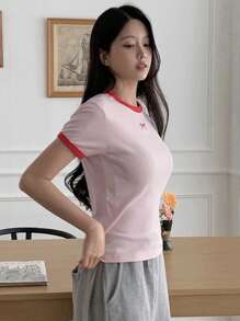 DAZY 女士短袖彩塊T卹，刺繡蝴蝶結細節，夏季款