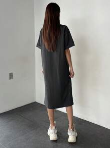 DAZY 字母图案落肩 T 恤连衣裙太阳裙 - 深灰色 - 查看 2