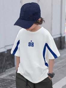 SHEIN Tween Boy 7 月 4 日美国男孩拼布运动号码印花便宜短袖 T 恤，适合通勤、学校、休闲、大学、运动、春夏季 - 白色 - 查看 1