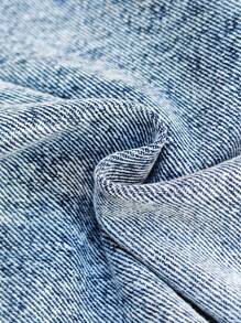 SHEIN 青少年男童时尚休闲 Y2K 镂空破洞毛边可爱混搭汽车字母彩色章节设计蓝色牛仔宽松直筒短裤，适合儿童日常穿着，柔软舒适，是春夏儿童的理想选择。