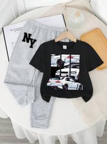 SHEIN 2 件赛车、跑车、NY、纽约市、年轻男孩印花休闲圆领短袖上衣和裤子套装 - 彩色 - 查看 1