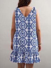 SHEIN LUNE 大码女式青花瓷印花连衣裙 植物印花纽扣装饰 V 领无袖连衣裙 节日装扮 女式夏装 节日波西米亚风连衣裙 优雅节日波西米亚风连衣裙 大码女式夏装 女式度假装 波西米亚风节日女式夏装 女式度假装 女式度假连衣裙 太阳裙 - 藍白色 - 查看 2