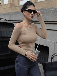 DAZY Áo thun ngắn cổ bất đối xứng màu trơn thường ngày cho nữ, tay dài, thời trang thu đông cho nữ - Màu be - Xem 3