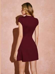 Poéselle 女士纯色圆领盖袖时尚迷你连衣裙 - 酒紅色 - 查看 3