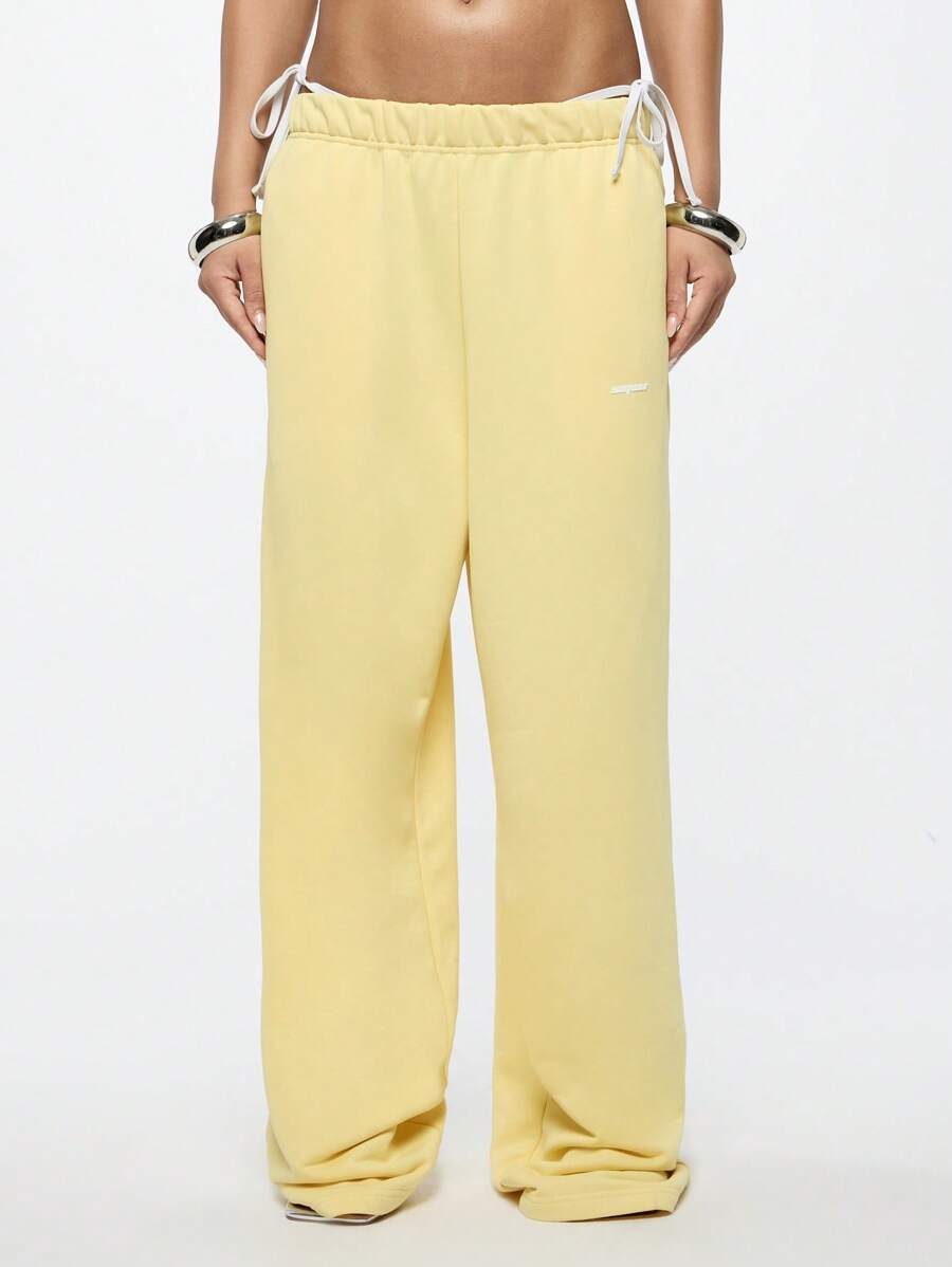 SUMWON WOMEN Wide Leg Jogger Sweatpants Cozy Fleece Athletic Loungewear With Pockets Elastic Waist Casual Workout Training Athleisure Pants Fall Winter ComFort Graduation,Back To School Outfits,Graduation,Teacher Outfits For Women,Back To School