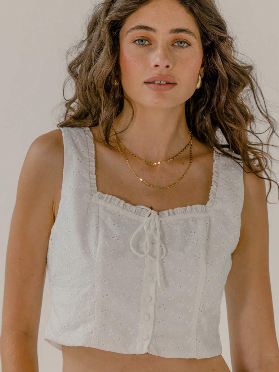 Aralina 可爱孔眼刺绣波西米亚风纽扣前蝴蝶结夏季荷叶边饰边上衣 - 白色 - 查看 1