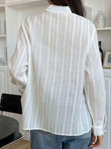 DAZY Camicia casual a maniche lunghe di colore uniforme da donna, adatta per l`autunno. Camicia casual da donna a maniche lunghe con bottoni, collo regolare, vestibilità regolare, colore bianco, maniche regolari. Bluse da donna, adatta per primavera/autunno, abbigliamento professionale/da lavoro, top a maniche lunghe - Bianco - Visualizzare 2